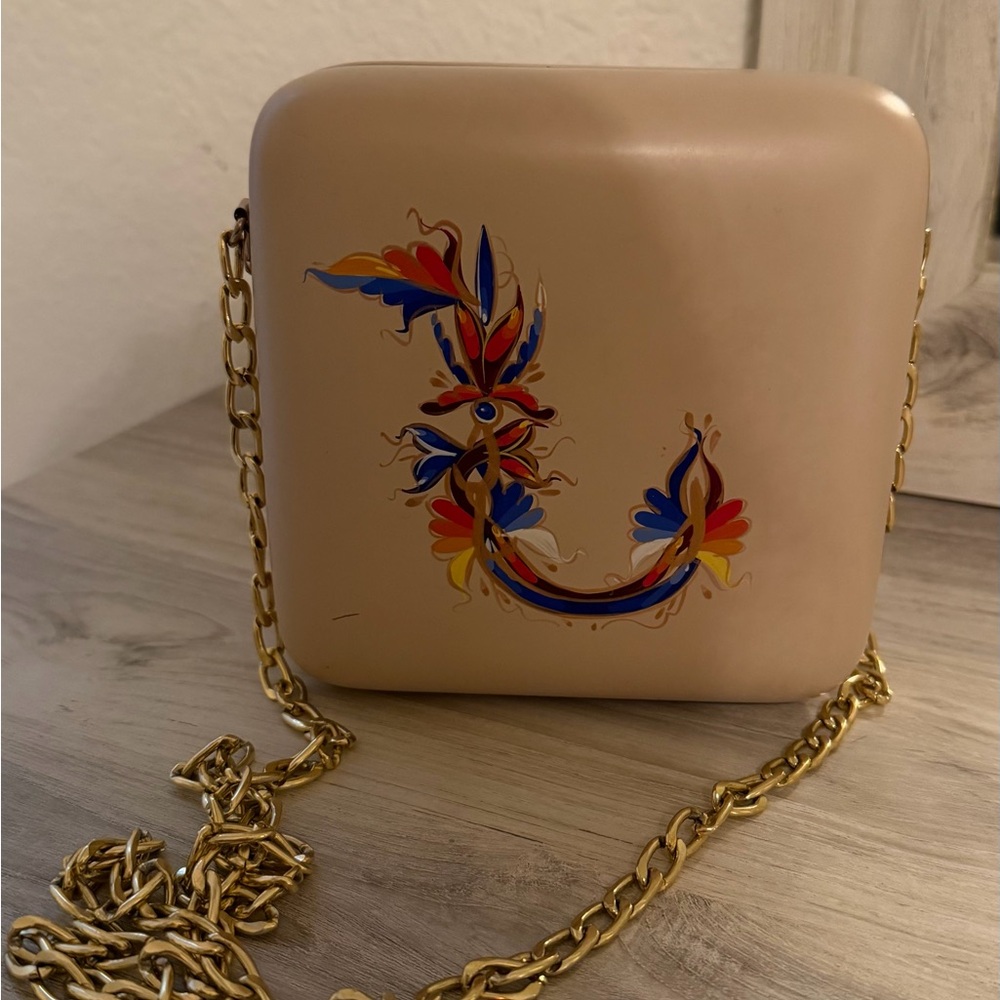Elegant Beige ARMENIAN MO WOOD Designer Crossbody Bag with Gold Chain